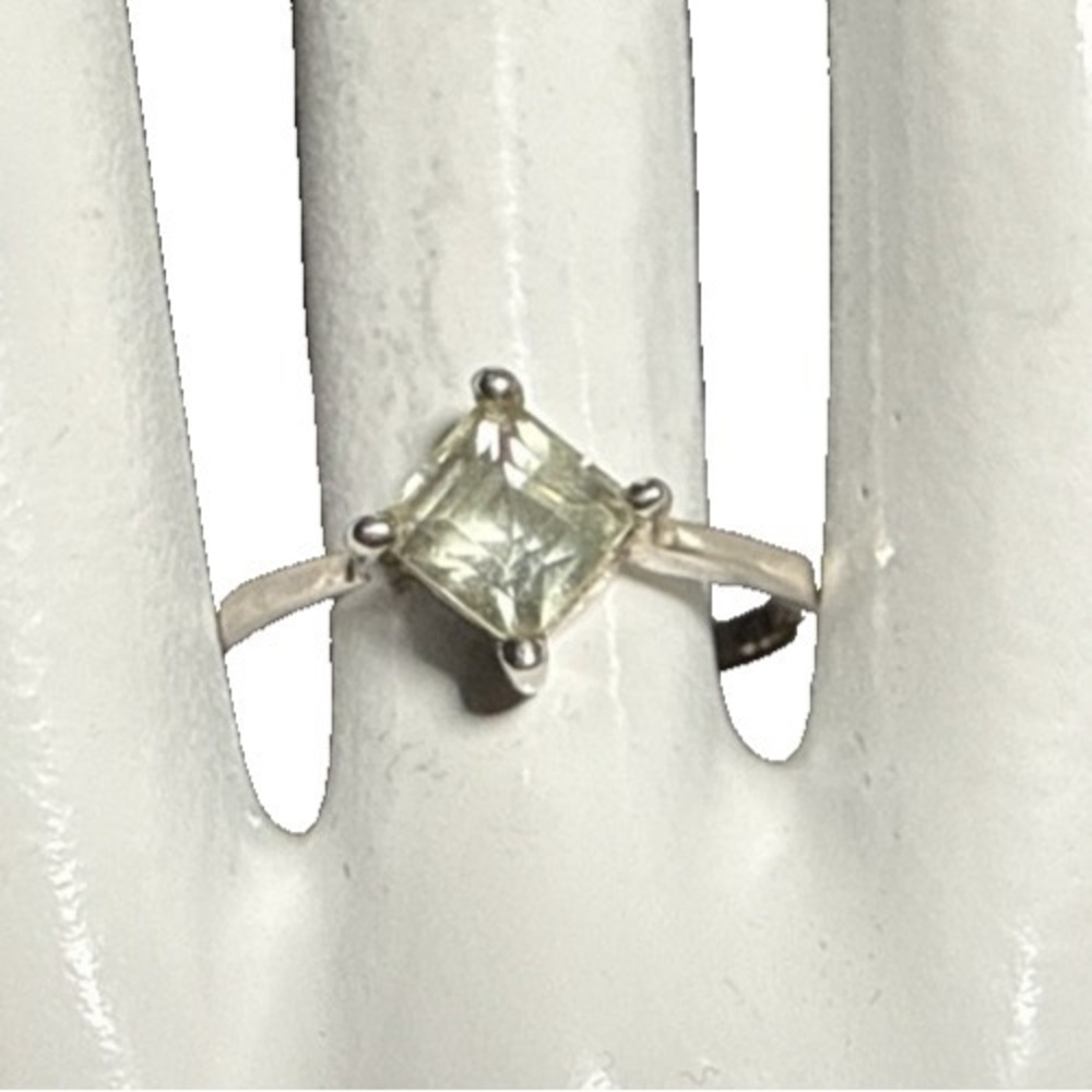 925 Sterling Silver Light Green Ascher Cut Stone Ring J19-53